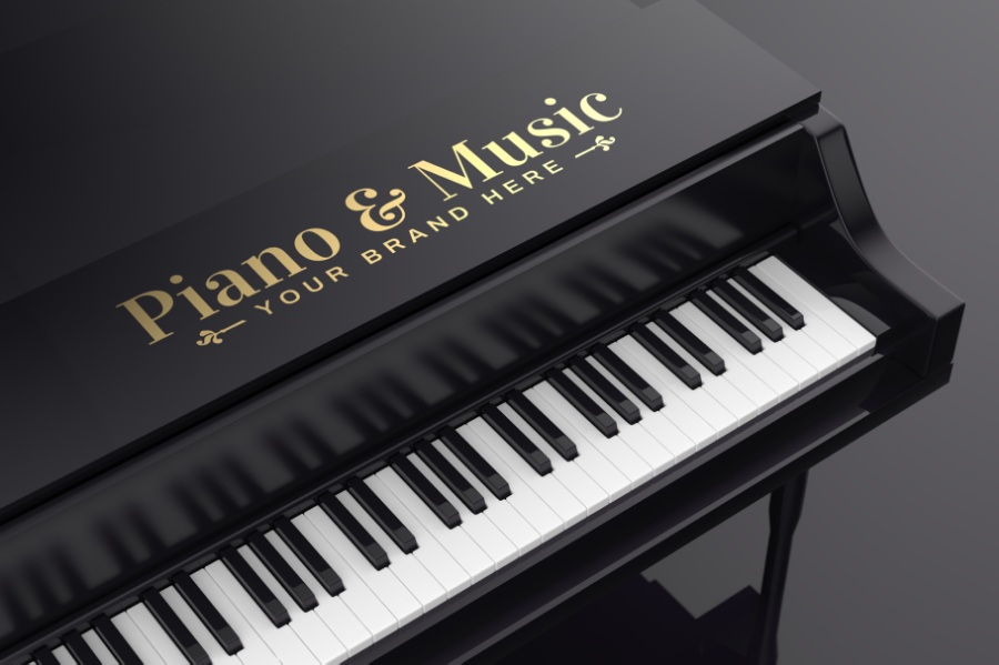 音乐家钢琴上的logo样机素材，适合音乐器材产品logo展示样机运用psd素材