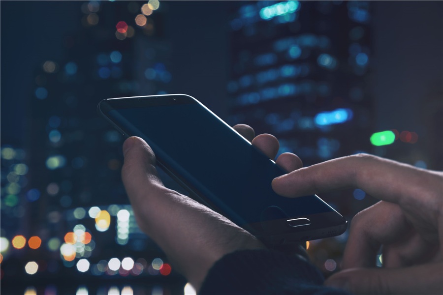 夜景下的三星手机S8手机ps样机