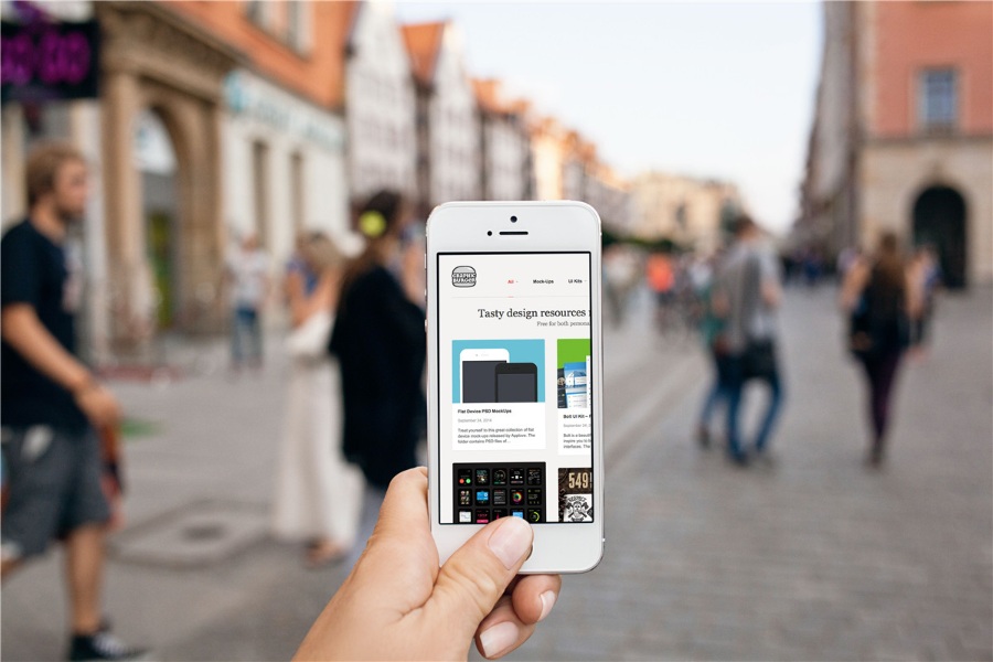 街景和人群组成的ps样机素材