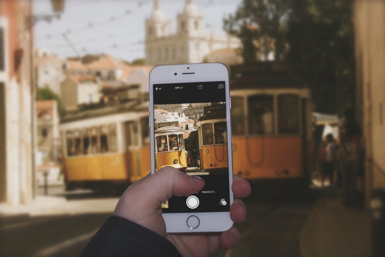 国外巴士场景中的ps样机