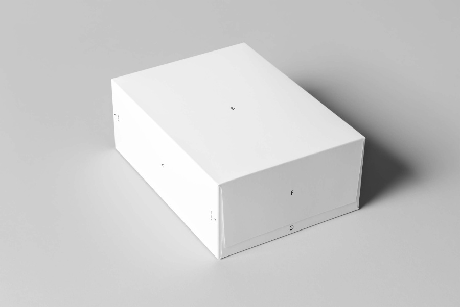 绿色产品竖版盒子包装设计样机