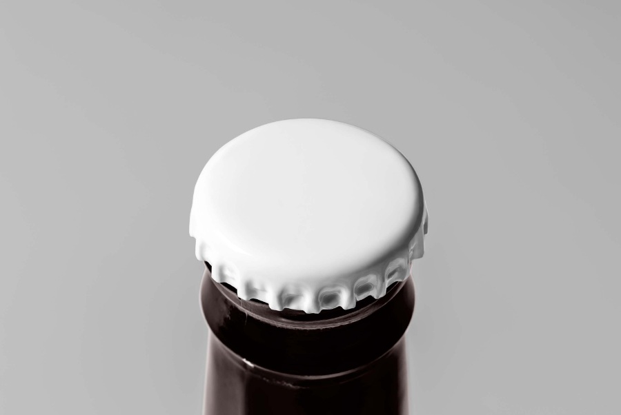 啤酒瓶体上的瓶盖ps样机