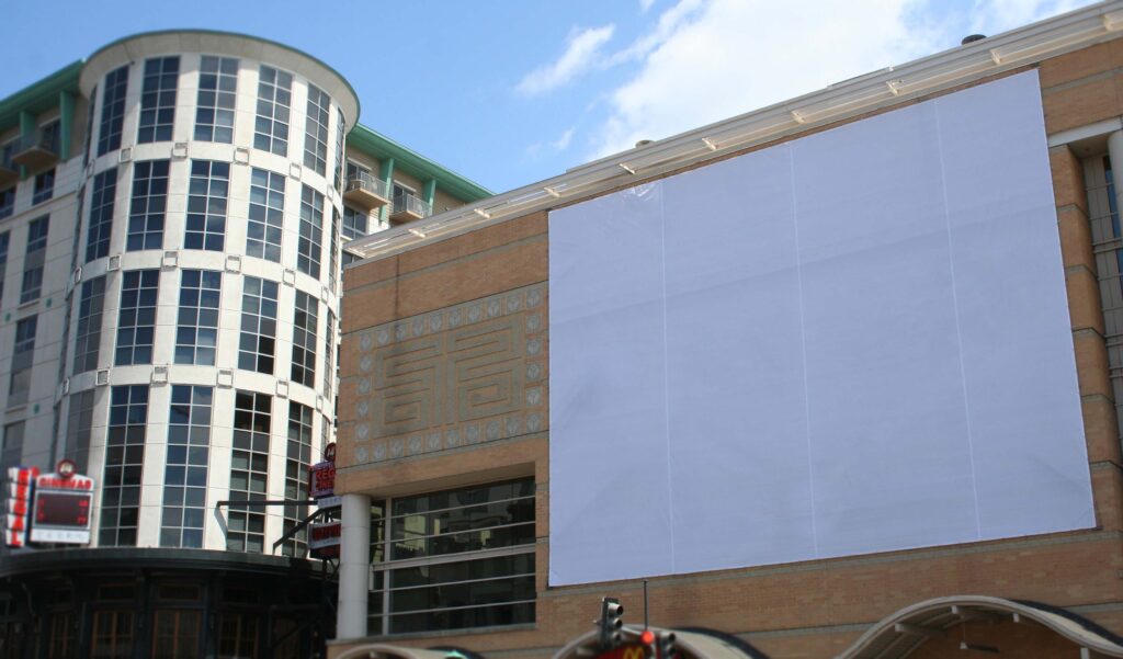 建筑墙面广告位ps样机