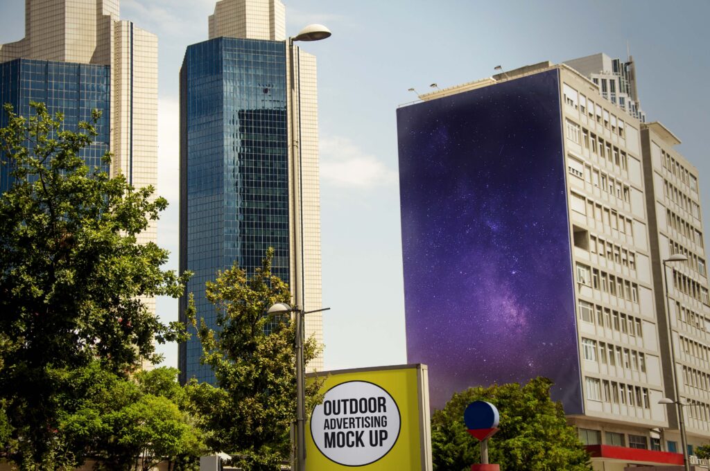 户外大型广告展示ps样机
