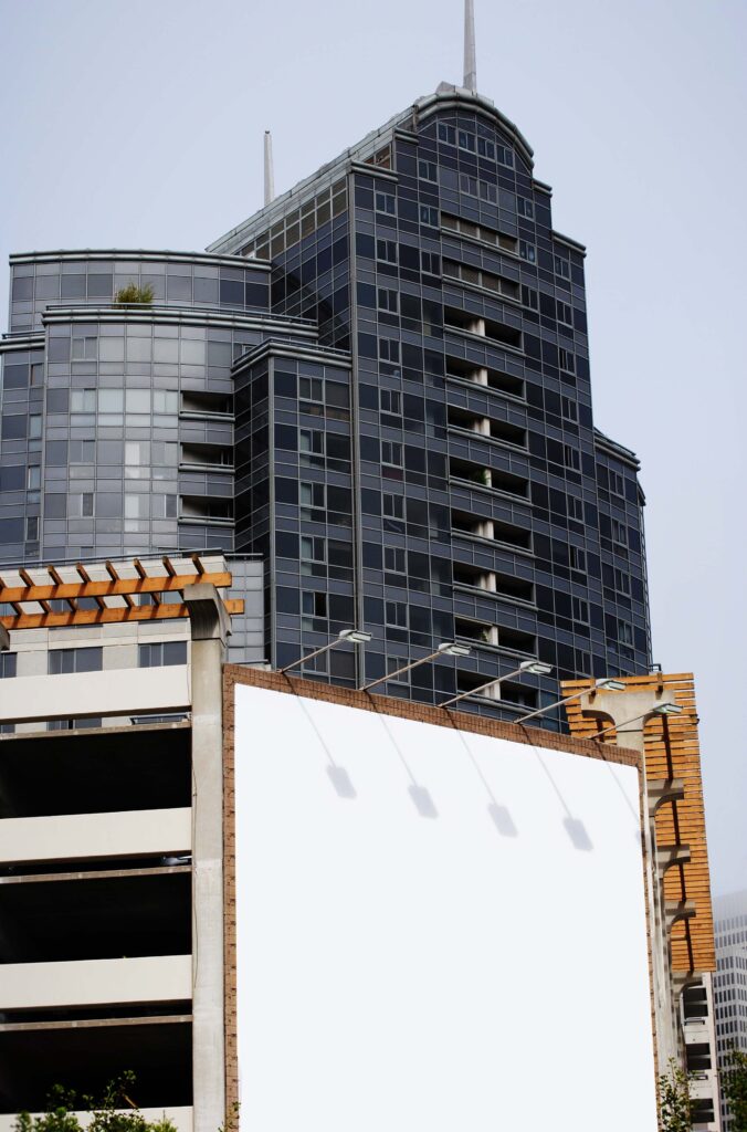 户外大楼广告展示psd样机