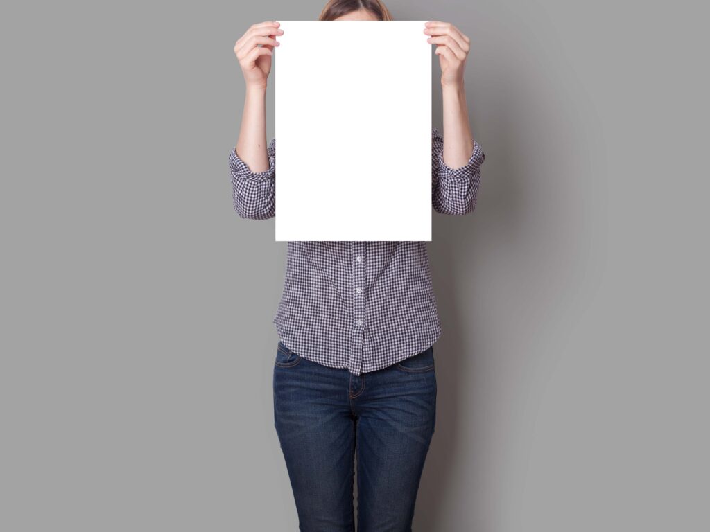 美女手持海报psd样机模板