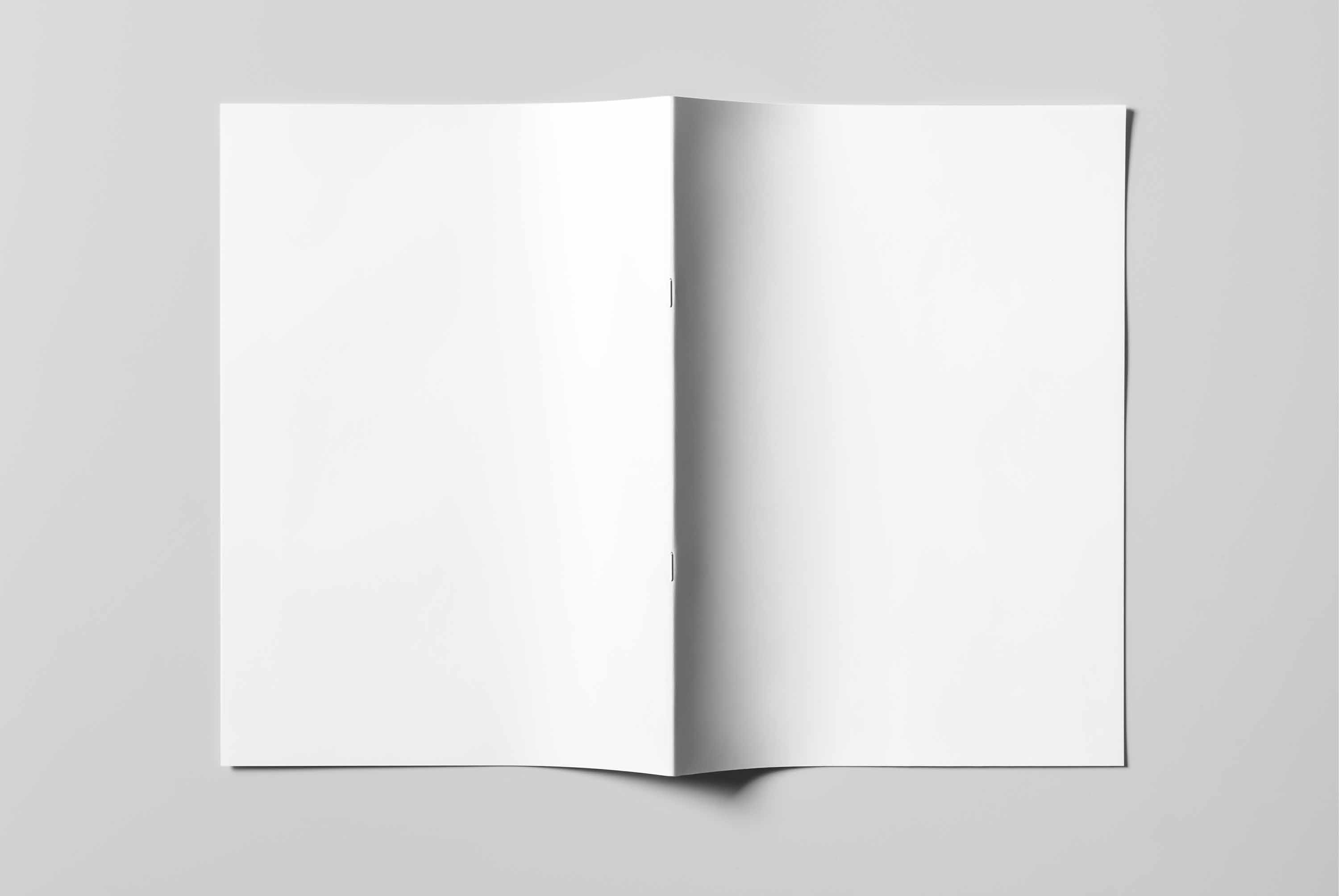 骑马订画册展示psd样机下载