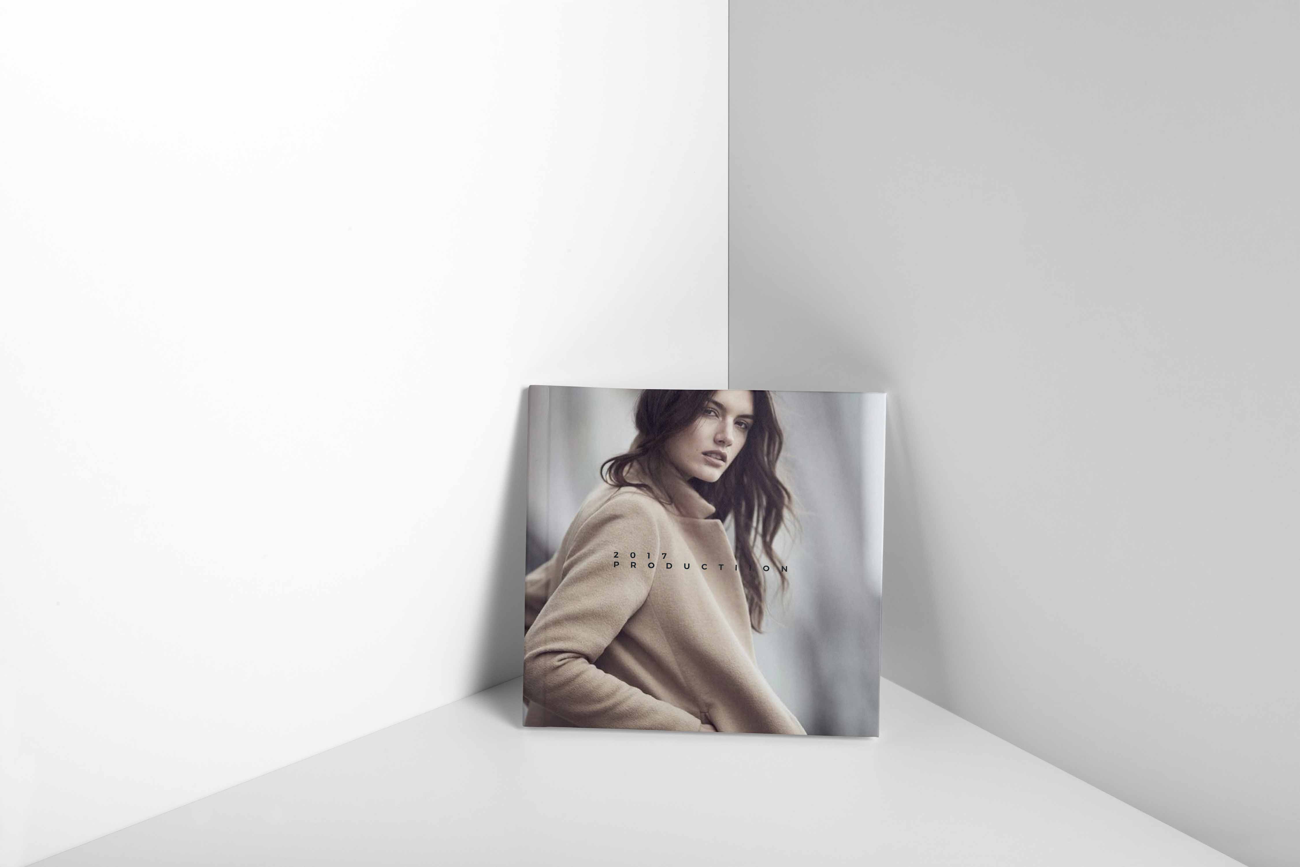 手册封面设计ps样机