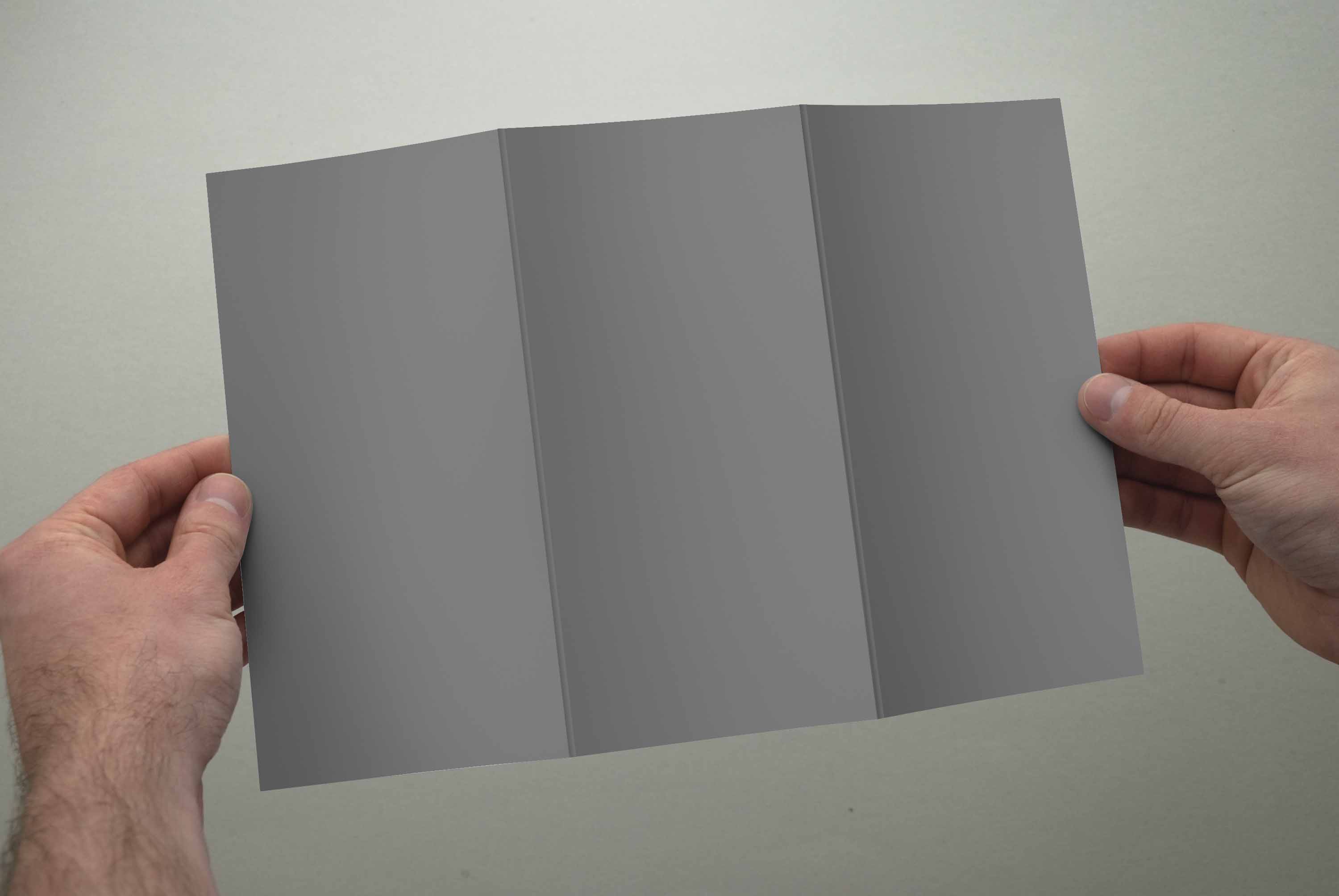 手持三折页ps样机素材