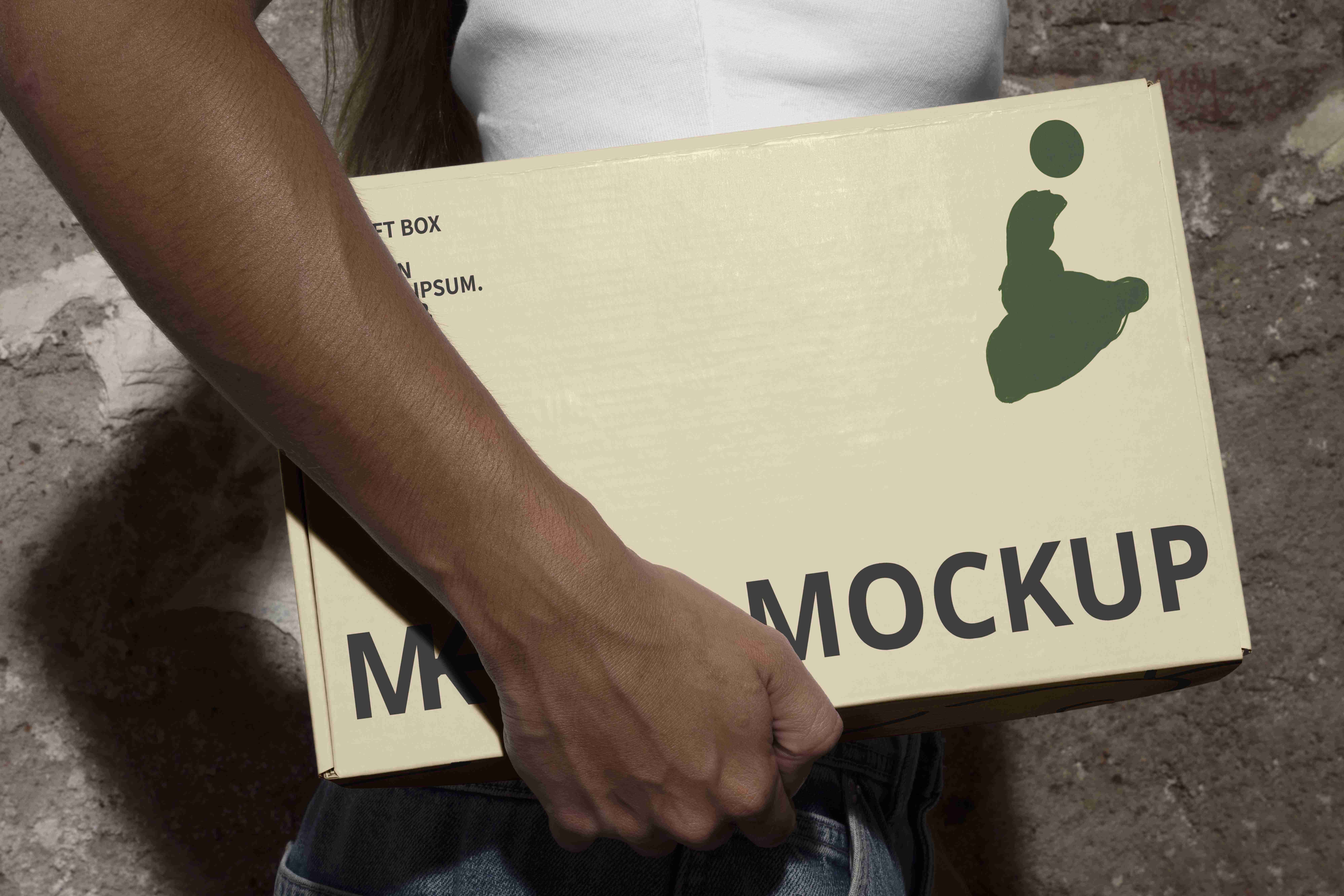 手持飞机盒打包设计psd样机