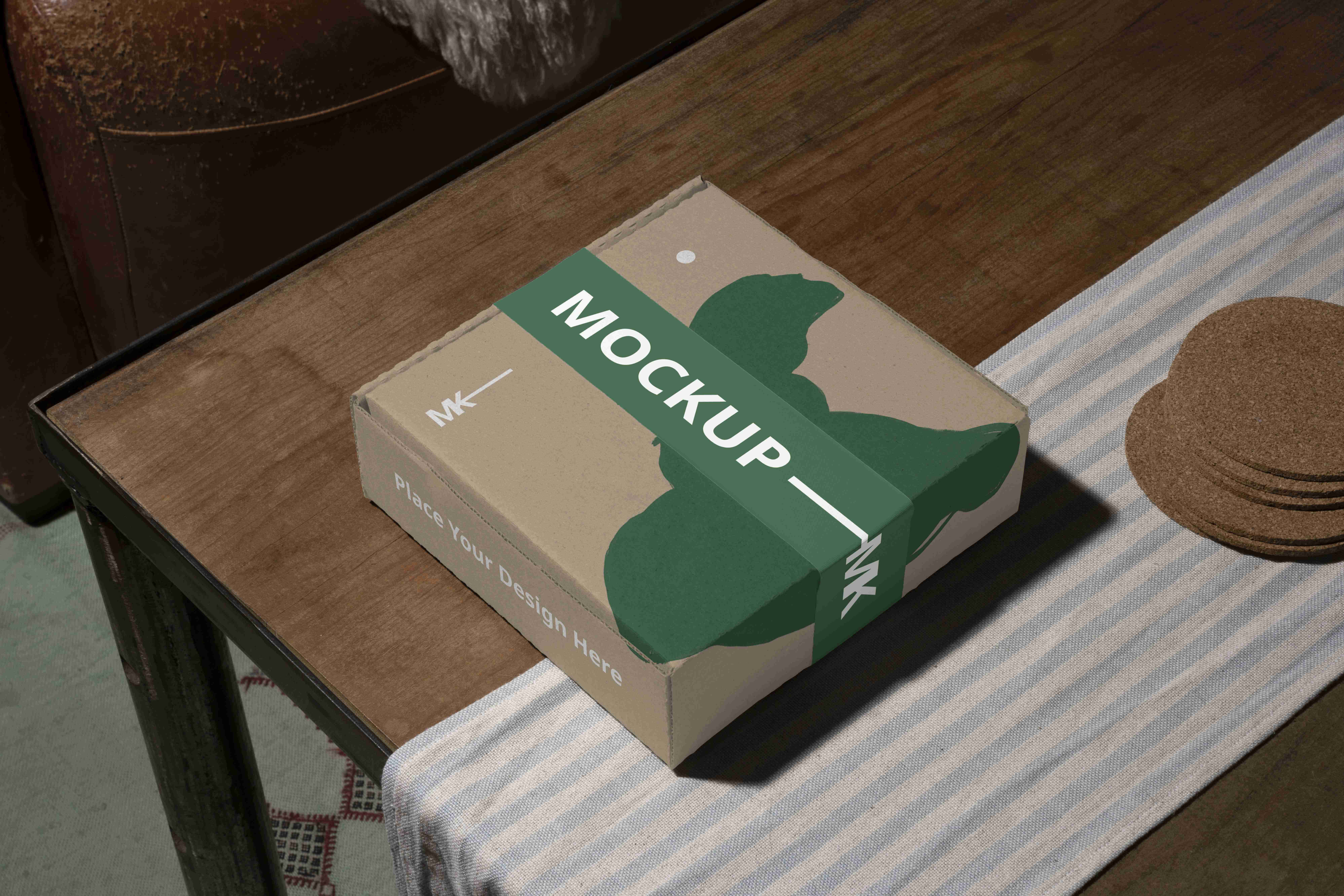 桌面牛皮纸飞机盒设计展示ps样机